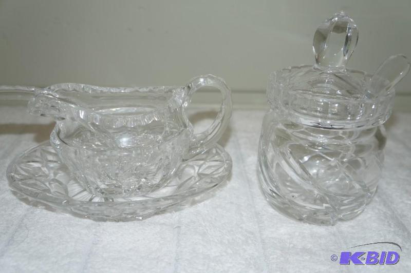 lot 71 image: Crystal Sugar & Creamer Set