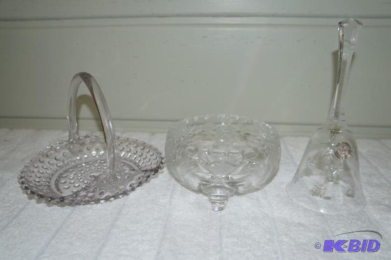 lot 72 image: Lot of 3 Crystal Pieces