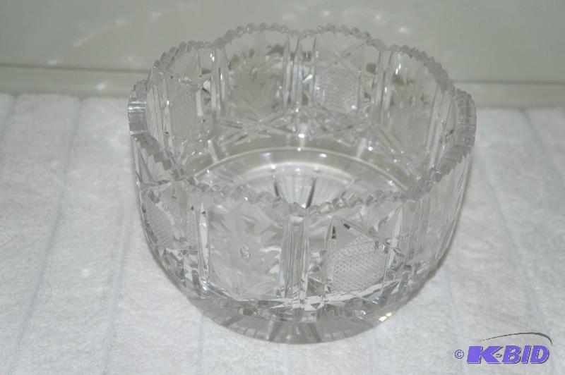 lot 75 image: Crystal Footed Serving Bowl