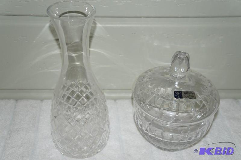 lot 78 image: Lot of 2 Crystal Pieces