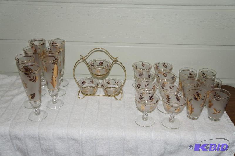 lot 81 image: 26 Piece Gold Leaf Bar Ware & Condiment Set