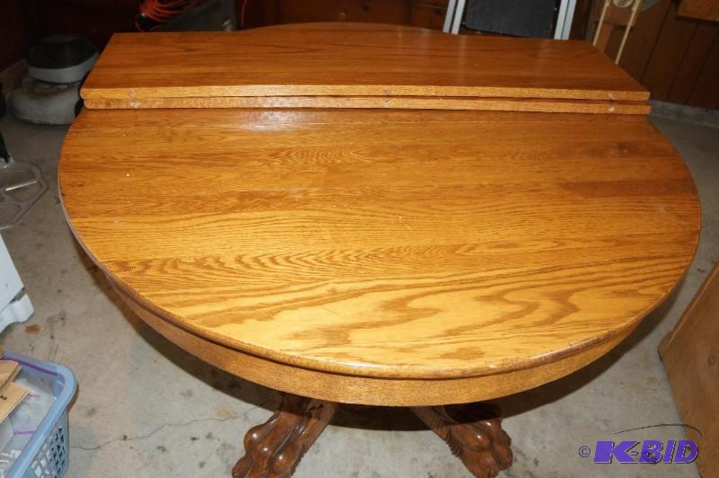 lot 1 image: Bear Claw Wood Round  Oval Kitchen Table