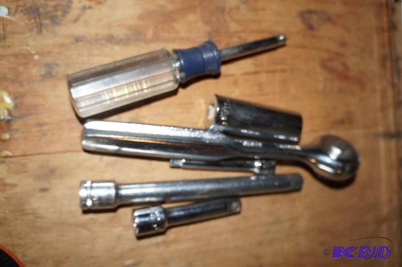 lot 20 image: Lot of Tools