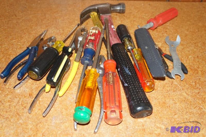 lot 27 image: Lot of Hand Tools