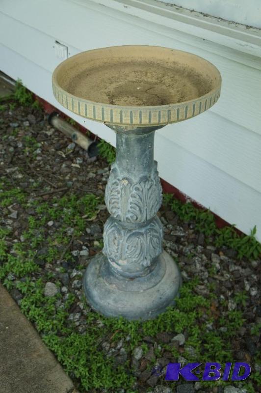 lot 40 image: Concrete Bird Bath