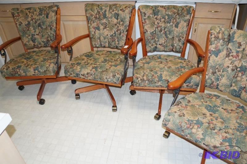 lot 43 image: Lot of 4 Dining Room Chairs on Wheels