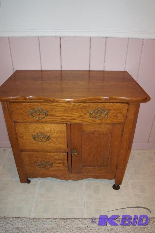 lot 55 image: Antique  Vintage Oak Chest