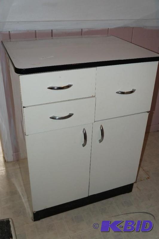 lot 66 image: Vintage Metal Cabinet