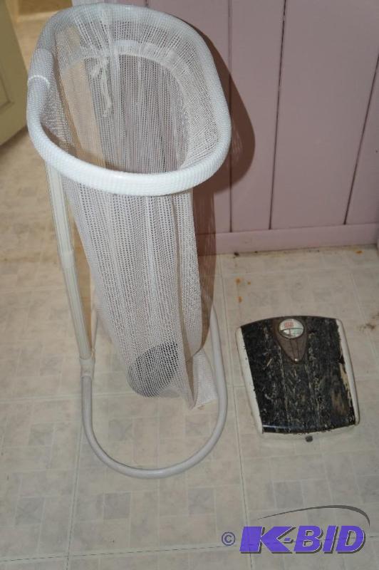 lot 67 image: Antique  Vintage Borg Scale (works) and a Hamper