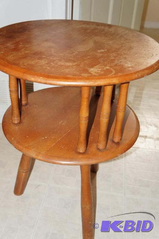 lot 68 image: Antique  Vintage Im American Maple Product Round Table