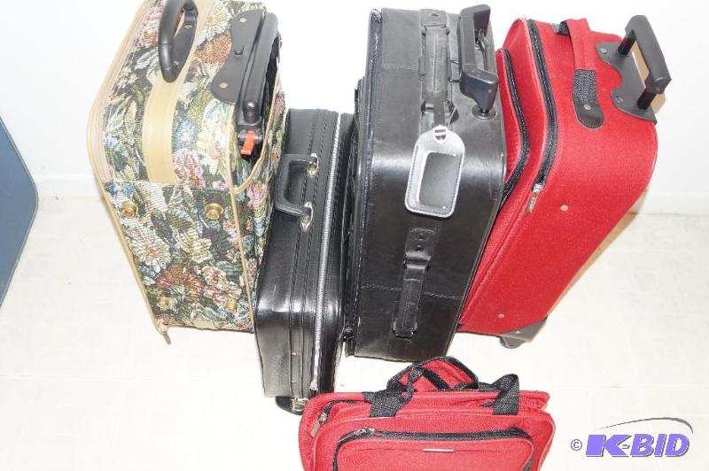 lot 70 image: Lot of 5 Soft Sided Luggage Pieces