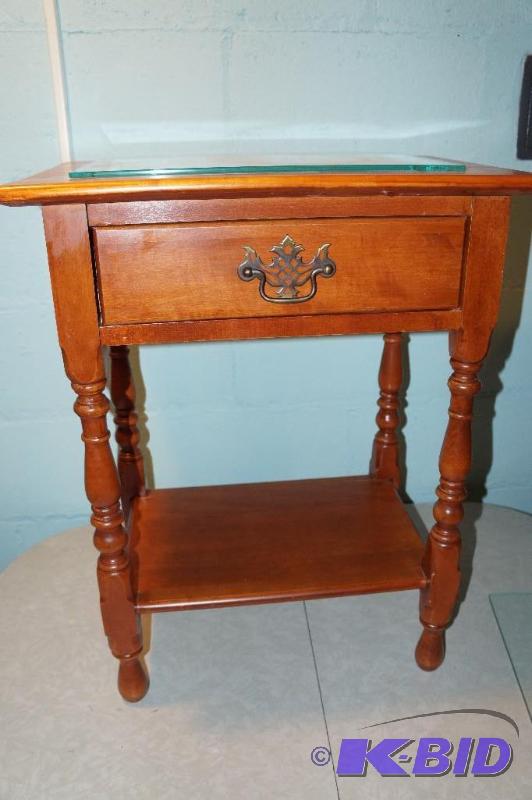 lot 78 image: Solid Wood One Drawer Side  End Table