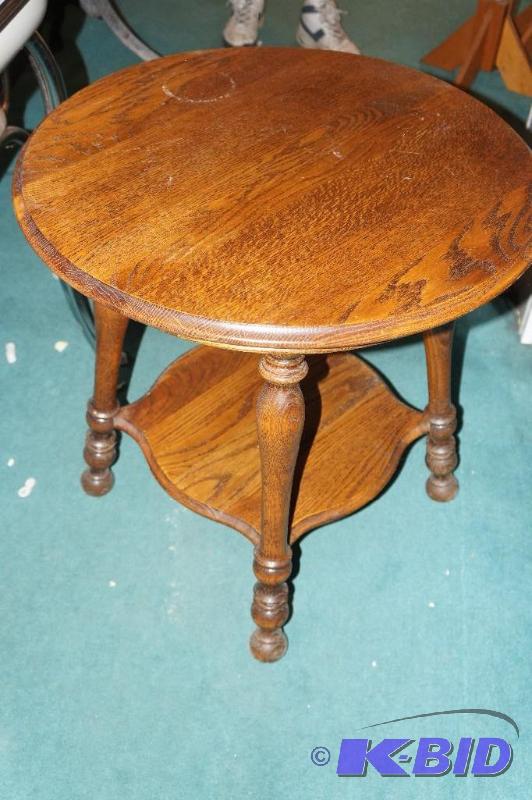 lot 79 image: Oak Round Side Table
