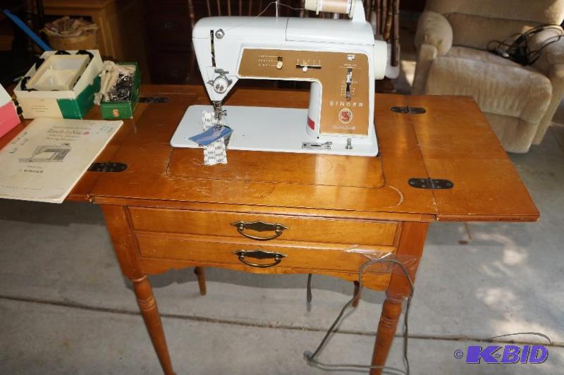 Vintage Early 1960 S Singer Sewing Machine In Cabinet Estate