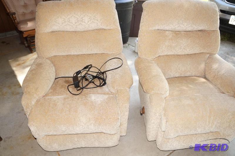 lot 9 image: Lot of 2 Rocker Recliners, 1 has Electric Lift