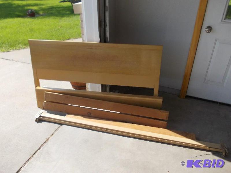 lot 16 image: Full Size Bed (Head Board, Foot Boa...
