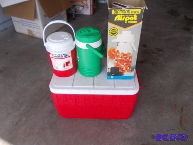 lot 35 image: Cooler, Insulated Beverage Jugs, Ai...