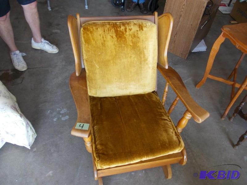 lot 4 image: Vintage Platform Rocker...