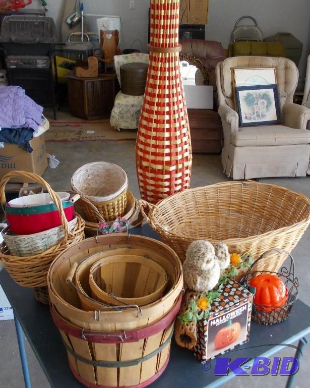 lot 46 image: Large Lot Of Wicker Baskets, Bushel...