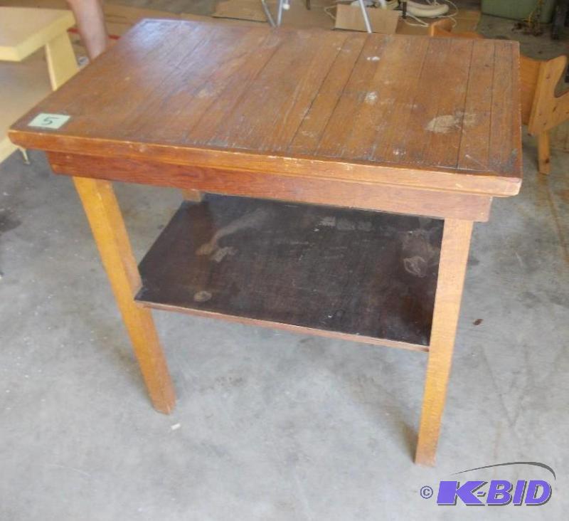 lot 5 image: Handmade Table 30x19x30...