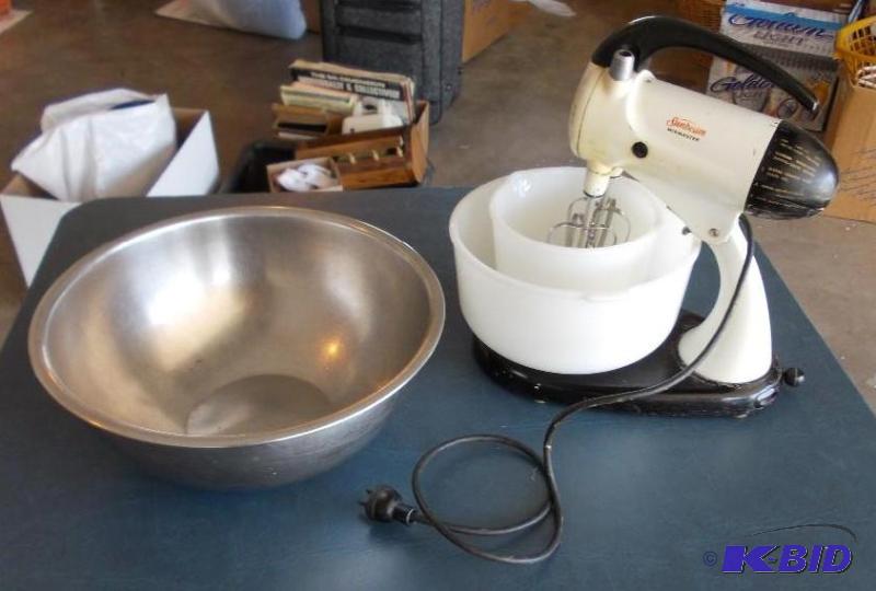 lot 68 image: Sunbeam Stand Mixer With Bowls &...