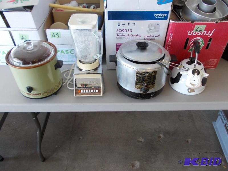 lot 70 image: Blender, Crock Pot, Deep Fryer, Cow...