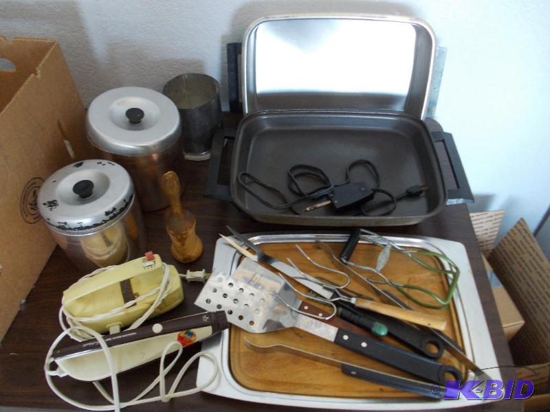 lot 75 image: Large Electric Skillet With Cutting...