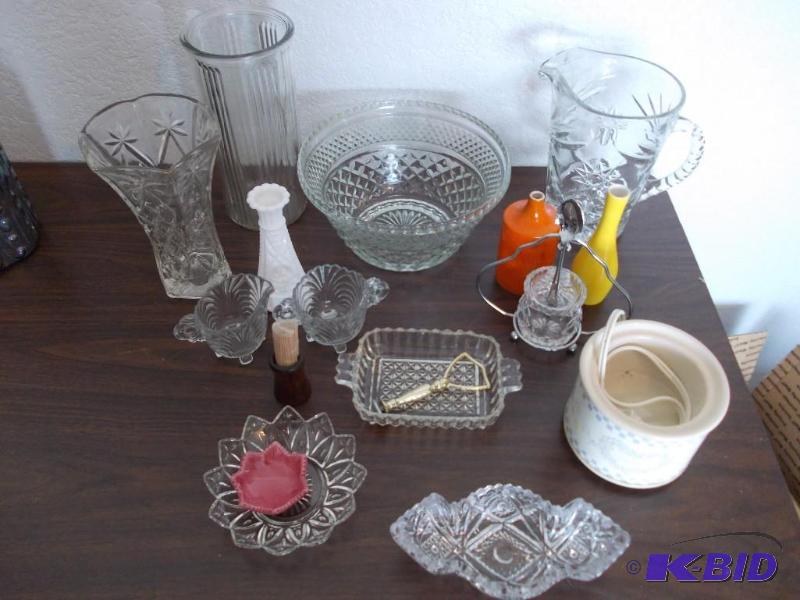 lot 79 image: Crystal Dish Ware, Pitcher, Cream &...
