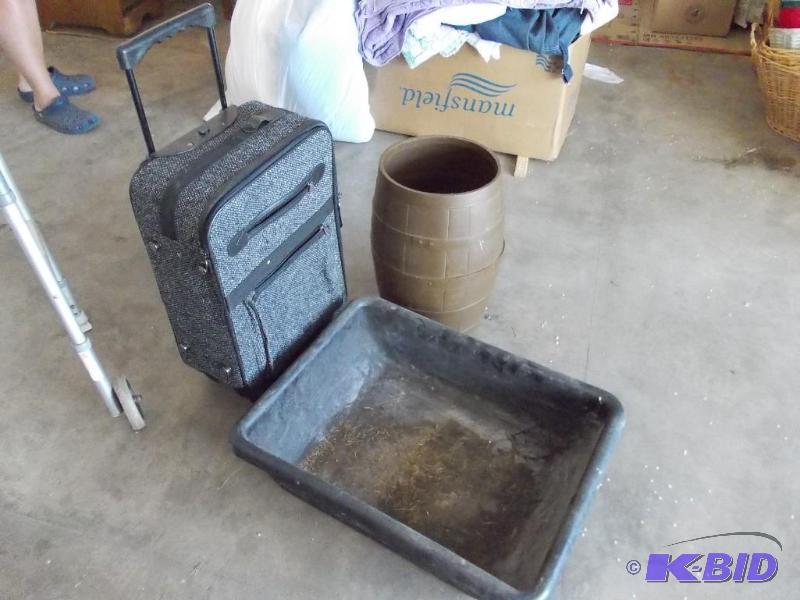 lot 87 image: Rolling Suitcase (Carry On Size), B...
