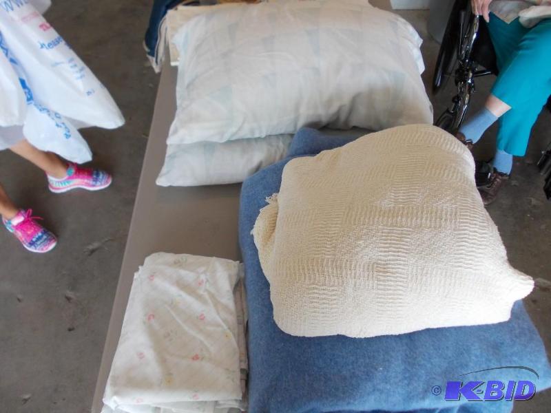 lot 92 image: Blanket, Sheets, Pillows, Cotton Be...