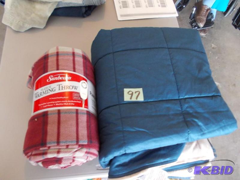 lot 97 image: New Fleece Warming Throw & Trav...