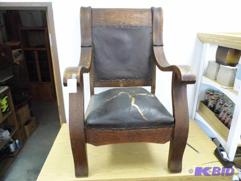 lot 22 image: Antique Oak Chair