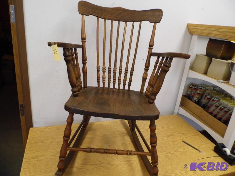 lot 23 image: Antique Rocker