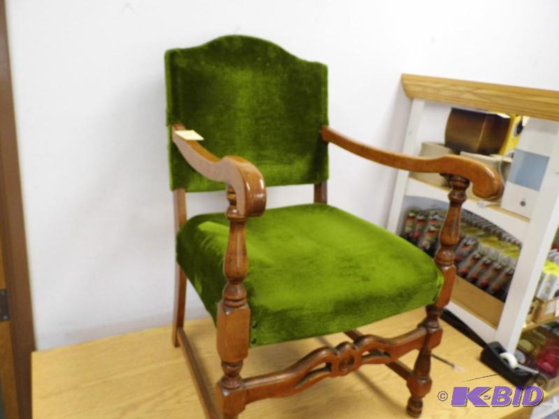 lot 24 image: Antique Chair