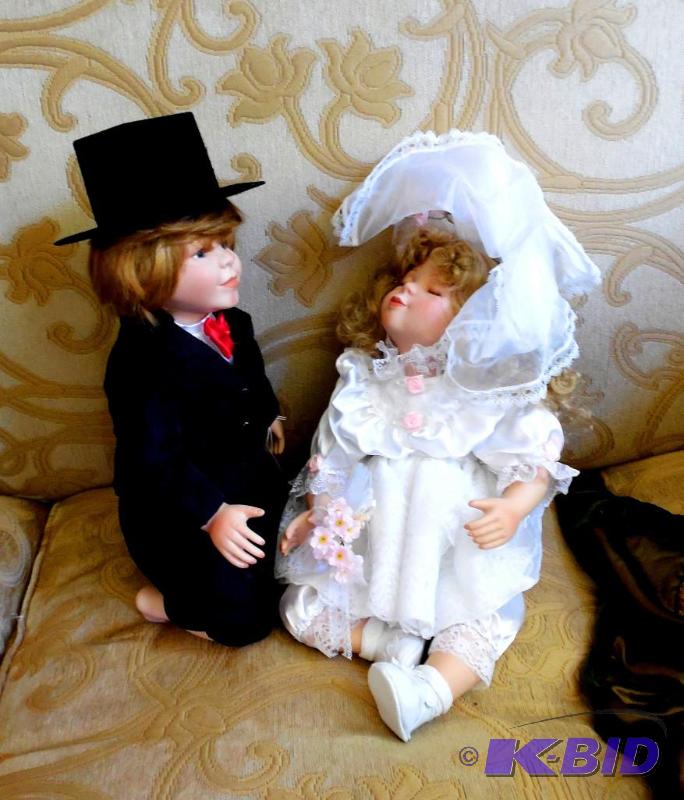 lot 15 image: Porcelian Kissing Dolls Bride & Groom