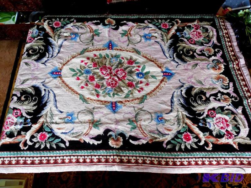lot 18 image: Lg. Upscale 6ft Floral Tapestry