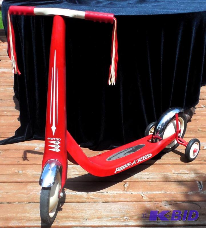 lot 19 image: Vtg RADIO FLYER SCOOTER Collectors