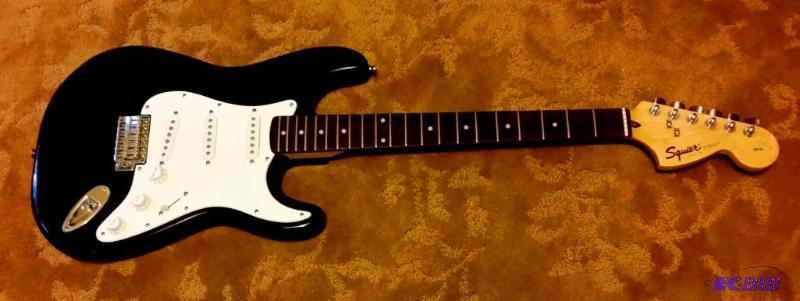 lot 21 image: Squier By Fender Strat Affinity Guitar