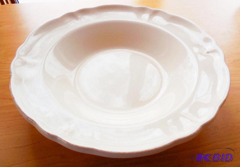 lot 41 image: 13 Lg Serving Pasta Bowl Netas Italy