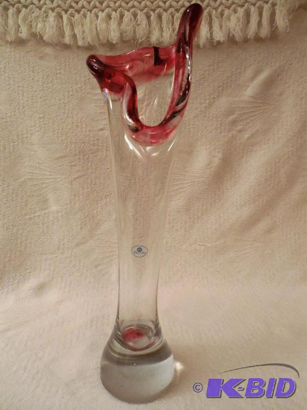 lot 44 image: 18 HEAVY ART GLASS VASE POLAND