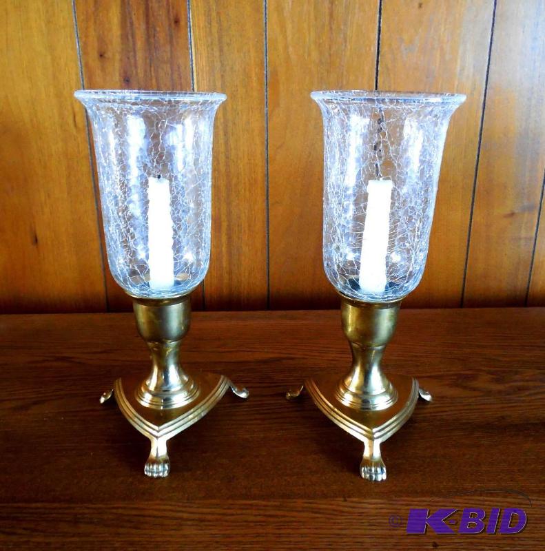 lot 46 image: Clawfoot Brass Crackle Hurricane