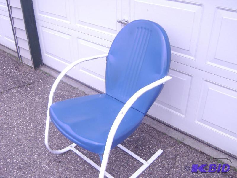 Vintage metal spring lawn chair appears in gr...
