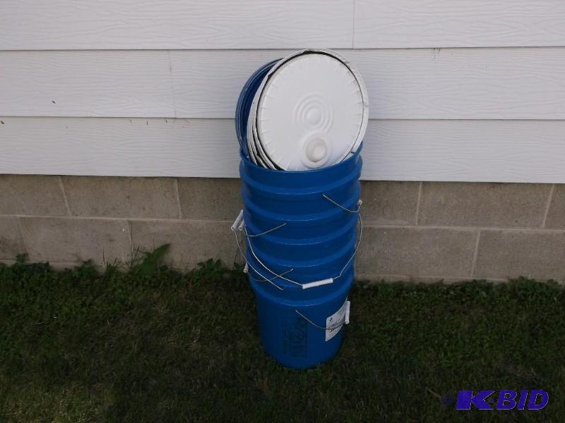 Lot with 6 food grade pails these are good cl...