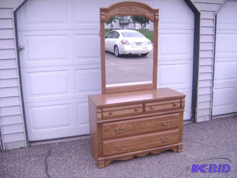Beautiful 4 drawer Dresser measuring 44&quot...