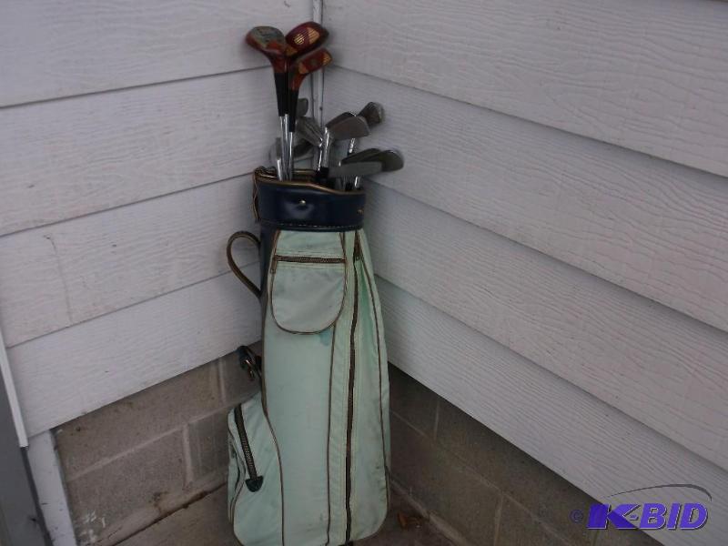 Nice set of golf clubs appear in great usable...