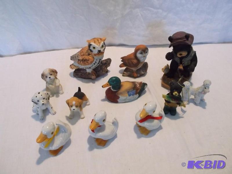 Large lot of animal figurines all appear in g...