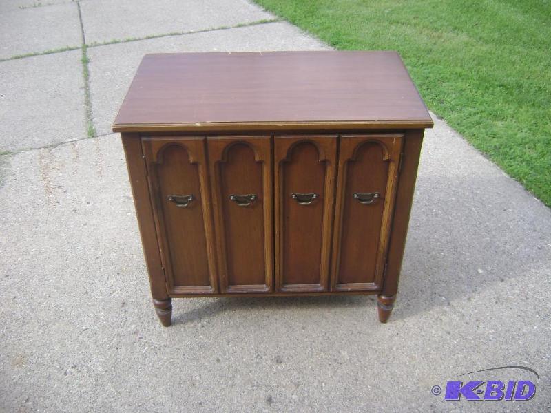 Vintage record cabinet measuring 28&quot L x...