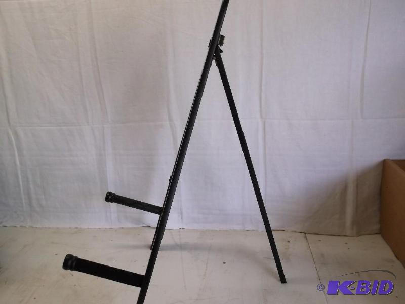 Large picture easel appears in good condition...