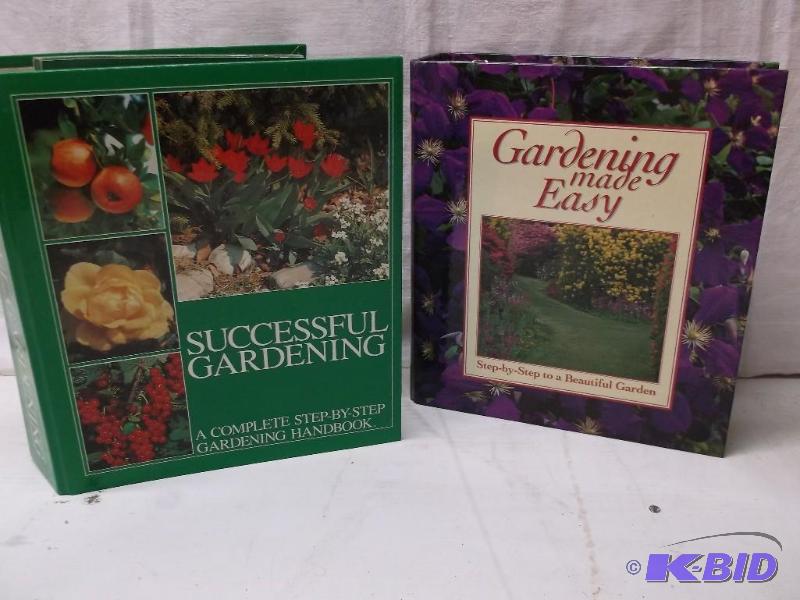 Lot with 2 gardening books....