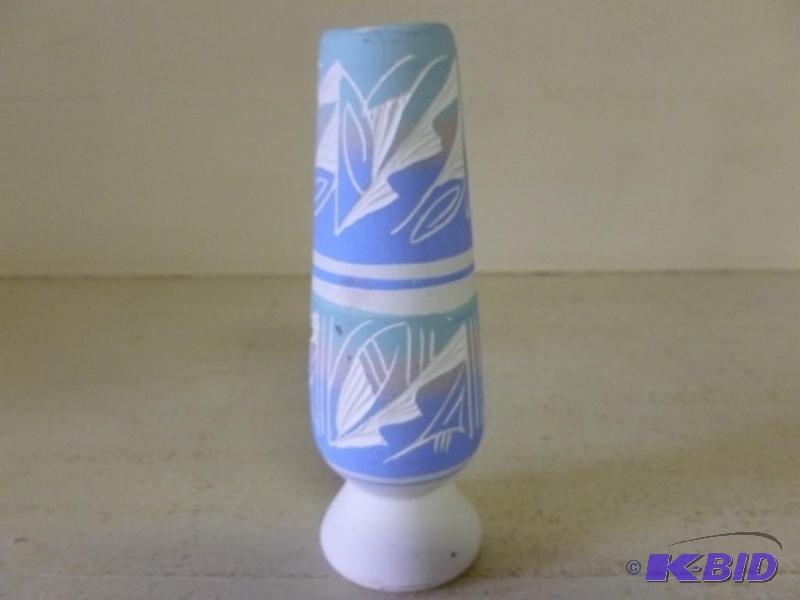 lot 115 image: Beautiful Native American hand pain...